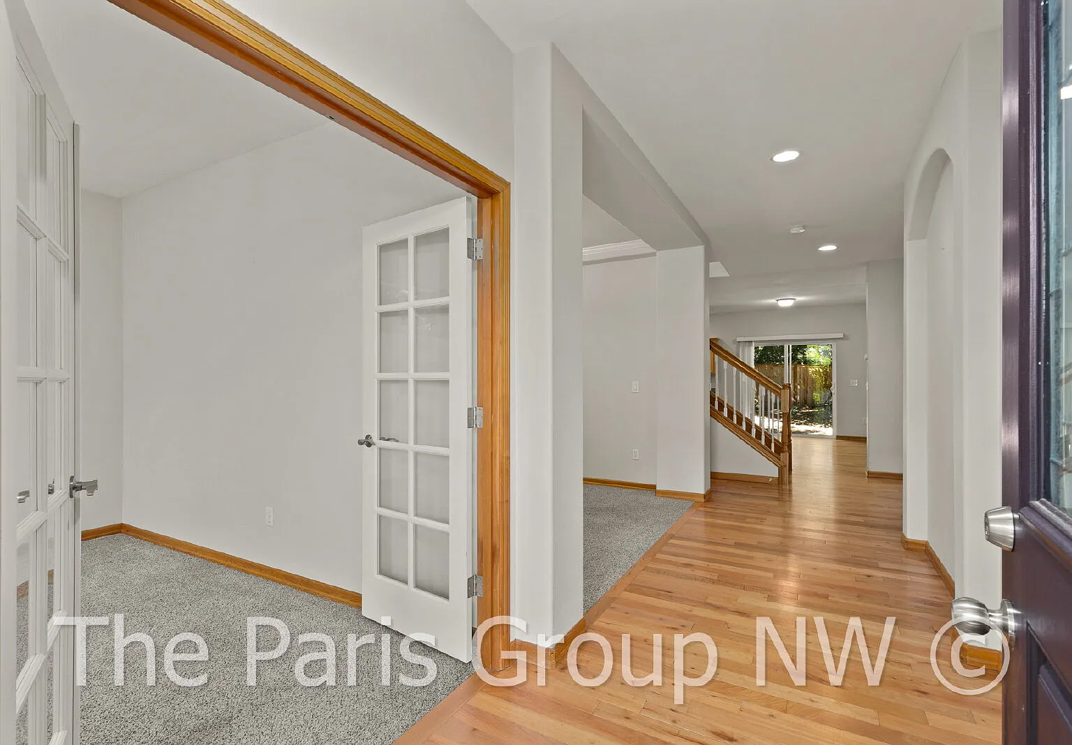 Beautiful Central Bothell Home. Great Floor Plan! Open Lvg Spaces, Office, Bonus Room + XL Bedroo... — Photo 2