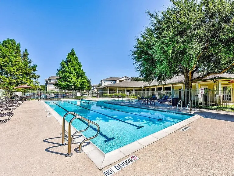 Chandler Creek Apartments — Photo 4