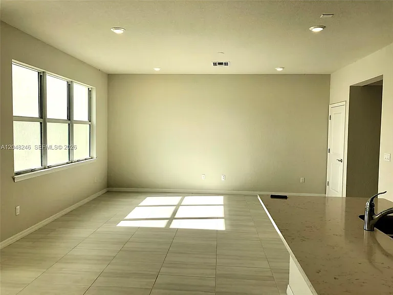 4984 Greenway Dr — Photo 7