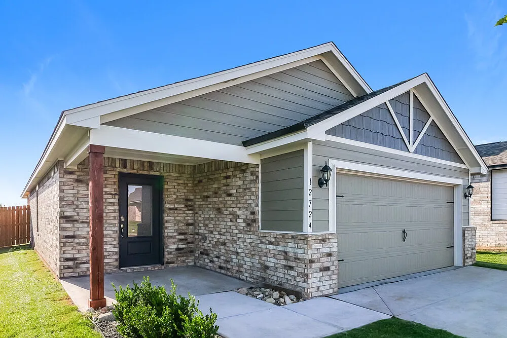 3 bed, 2.0 bath, 1642 sqft, $1,715 — Photo 3
