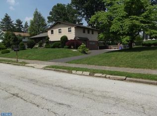 105 Flagstaff Rd, Philadelphia, PA 19115