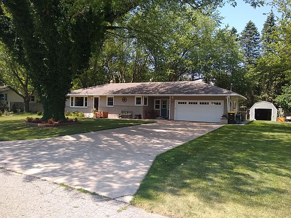 2nd image of 9385 White Pine St