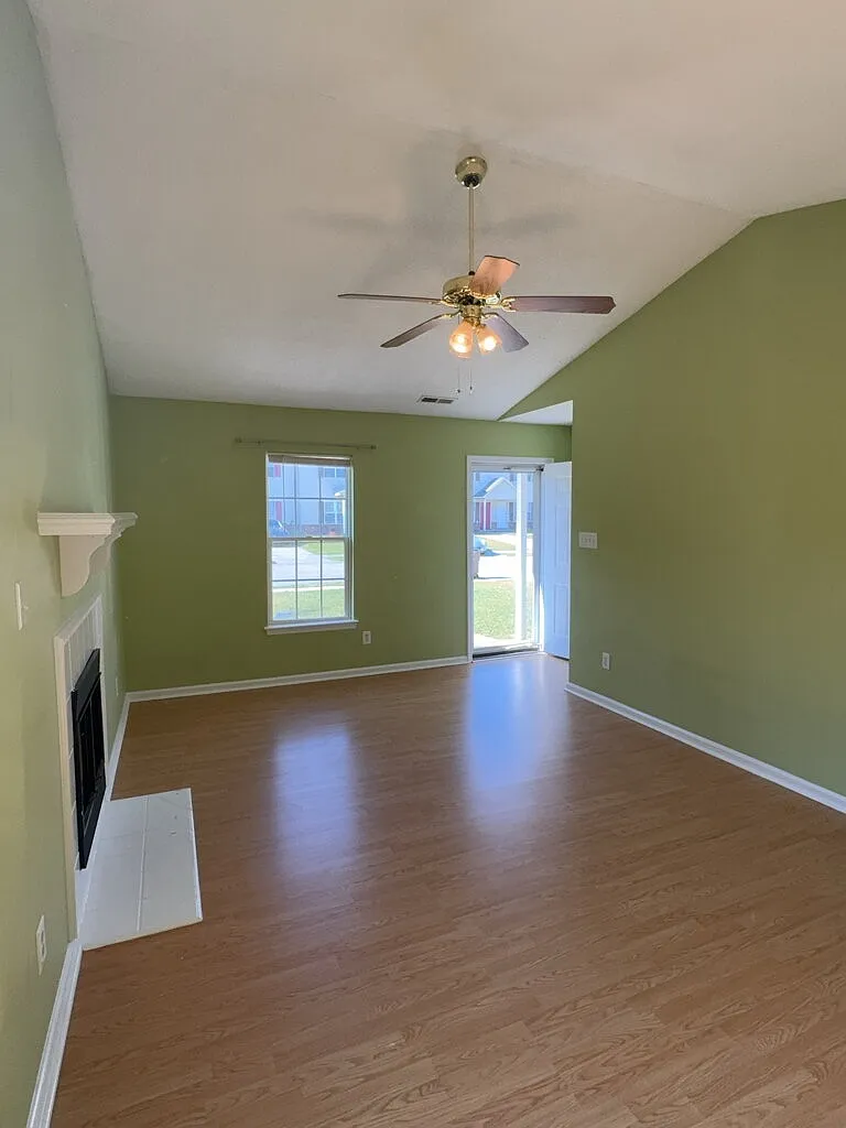 2 bed, 2.0 bath, 882 sqft, $1,125 — Photo 3
