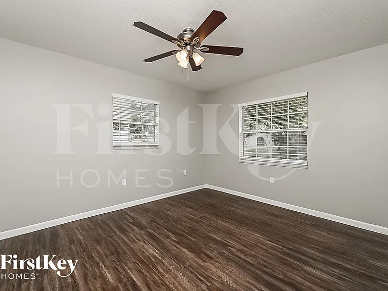 718 Kingswood Loop — Photo 11