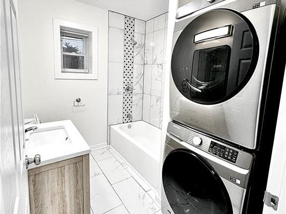 4th image of 2647 E 6th St #5