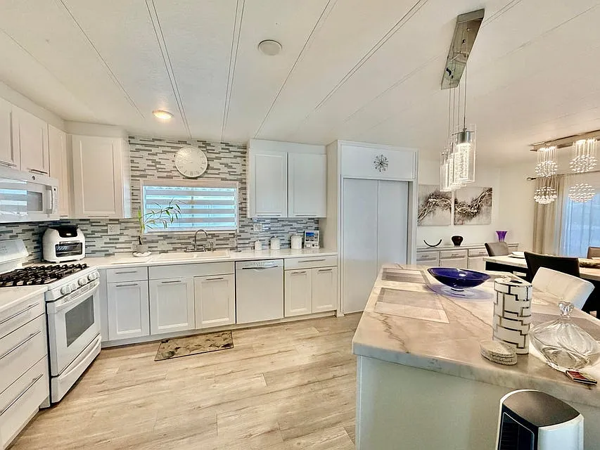 2 bed, 1440 sqft, $3,500 — Photo 2