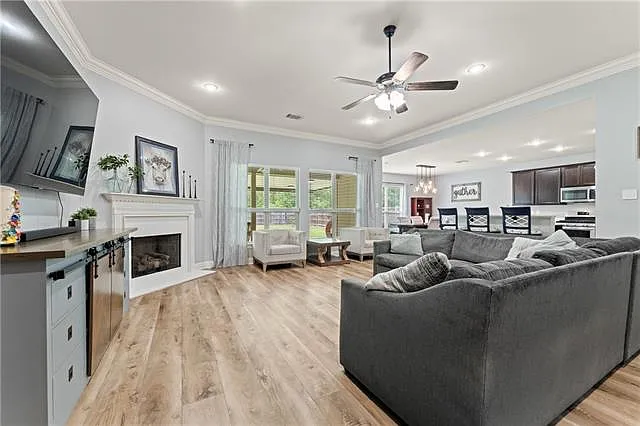 4 bed, 2.0 bath, 2244 sqft, $2,500 — Photo 4