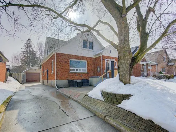 83 Arnold St, Kitchener, ON N2H 6C9