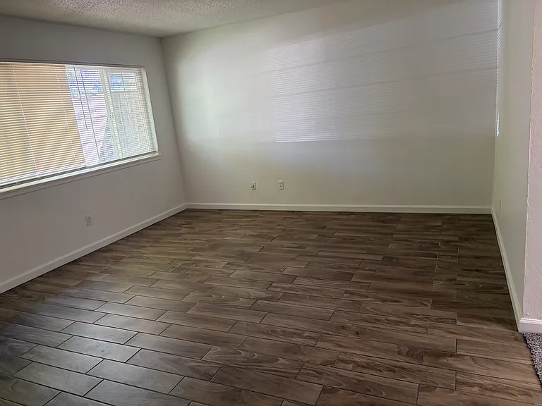 511 Whyte Ave #513 — Photo 3