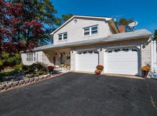 2 Neal Dr, East Brunswick, NJ 08816