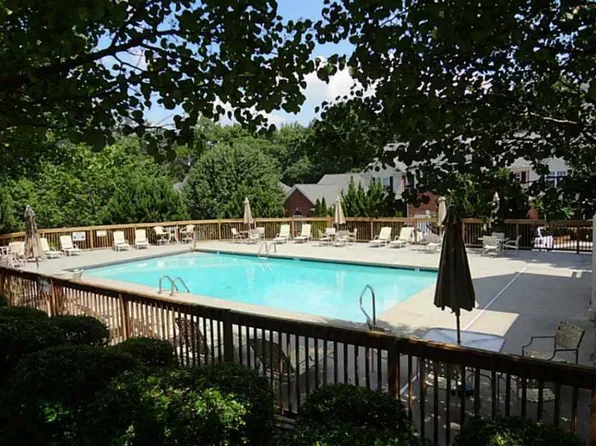 2075 Pine Tree Dr, Buford, GA 30518