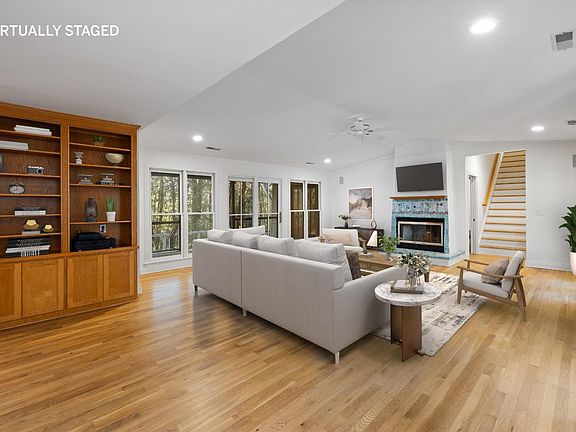 2nd image of 17 Middleton Oaks Rd