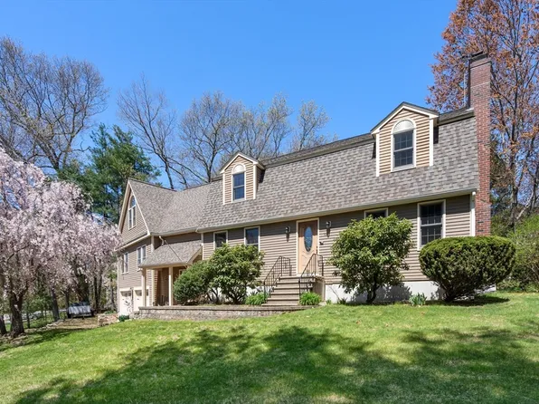 12 Mooreland Dr, Uxbridge, MA 01569