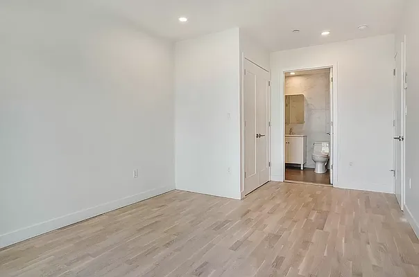 Rented by Bond New York | media 23