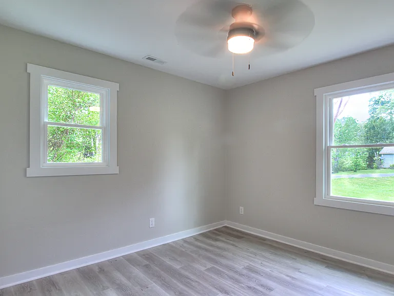 1016 Sharon Dr — Photo 8