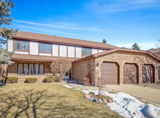 804 Spring Valley Ct, Schaumburg, IL 60193