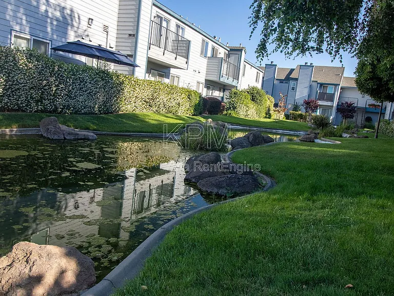 445 Almond Dr #144 — Photo 15
