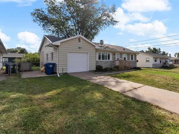 3719 Wilkes Ave, Davenport, IA 52806