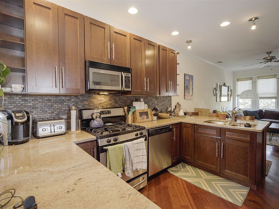 2121 N Kedzie 3W Kitchen