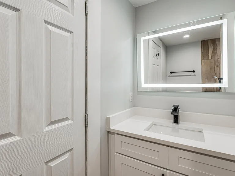423 Avenue G — Photo 4