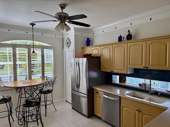 5th image of 874 NW Sarria Court