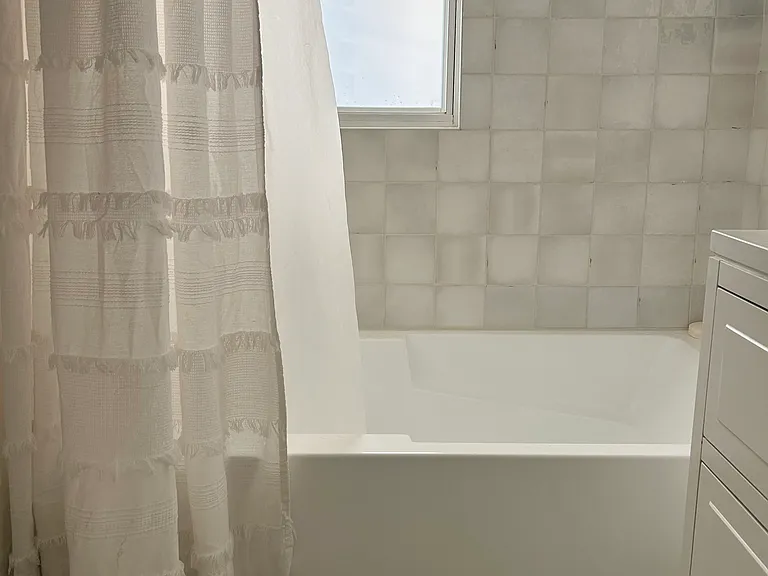 Recently renovated bathroom (Jan 2024) with all new Kohler fixtures, a soaking tub, and spacious vanity.