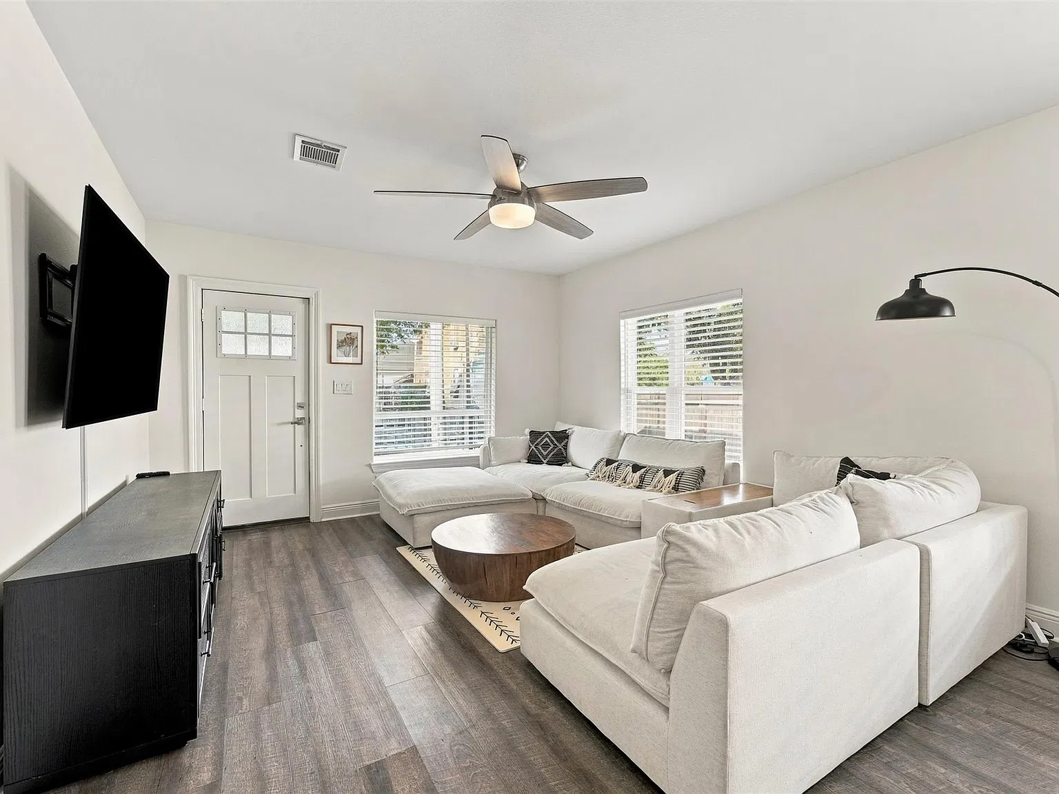 3 bed, 2.0 bath, 1568 sqft, $2,600 — Photo 4