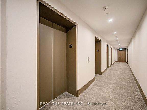 3rd image of 39 Roehampton Ave #4002