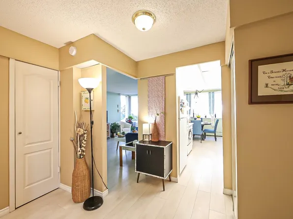 740 Hamilton St, New Westminster, BC V3M 5T7