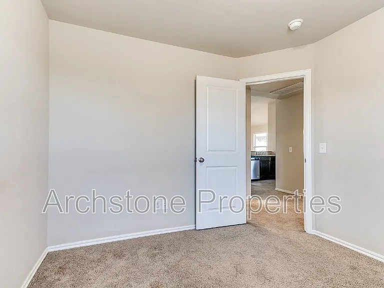 19704 Taggert Dr — Photo 18