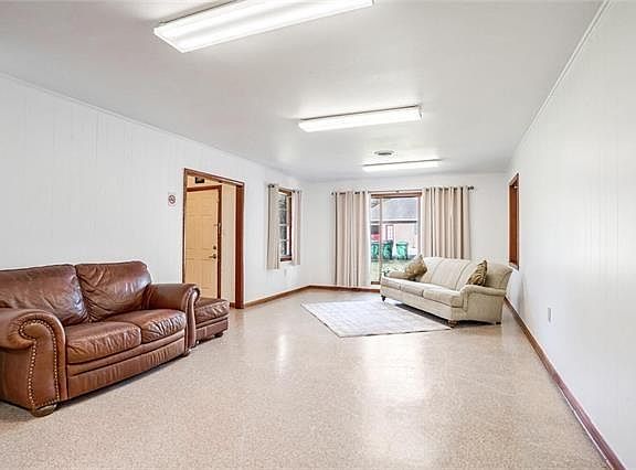 3rd image of 513 Michigan Ave