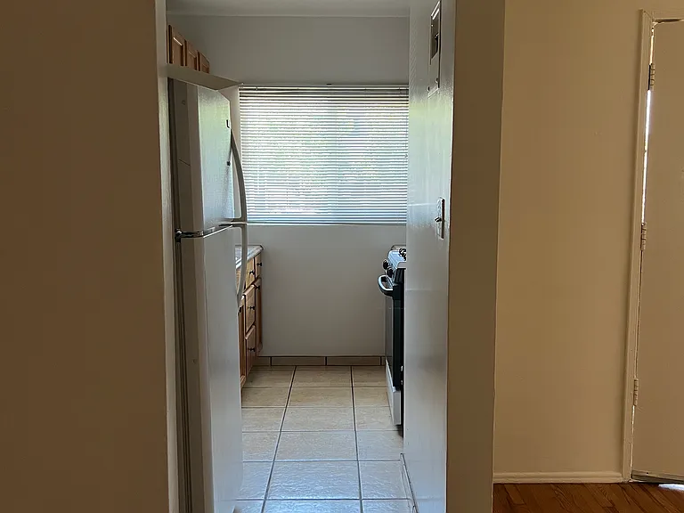 2307 Kenmere Ave — Photo 3