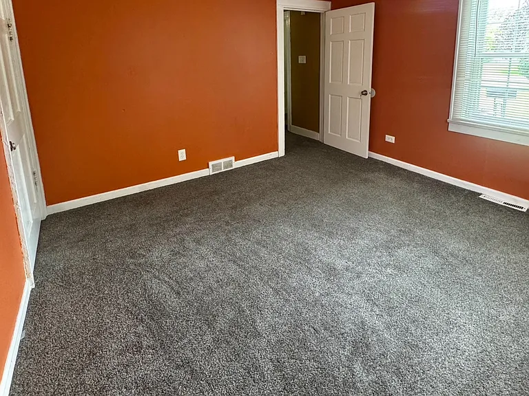 557 Emerson Dr — Photo 9
