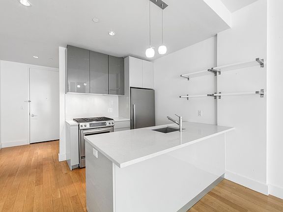 4th image of 2-26 50th Ave #6E
