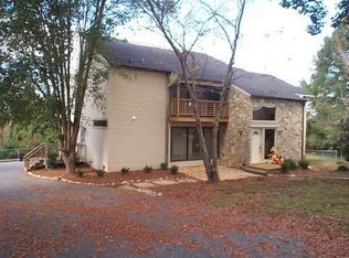 3738 9th Street Dr NE, Hickory, NC 28601