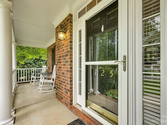 4th image of 125 Huntfield Way