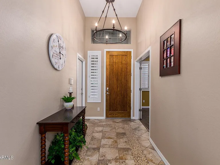 3103 W Sentinel Rock Rd — Photo 2
