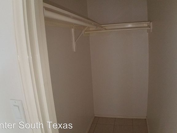 5th image of 2220 Candlelight Ln APT 3