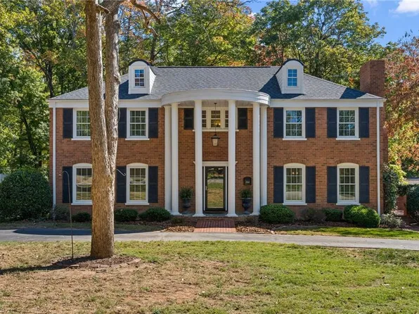 2500 Woodberry Dr, Winston Salem, NC 27106