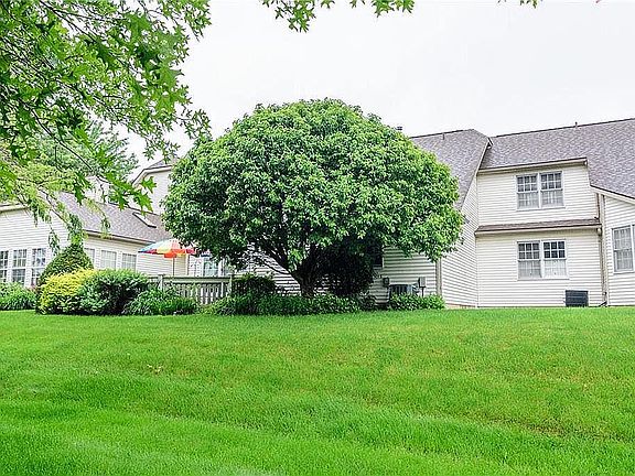 3rd image of 371 Shannon Dr