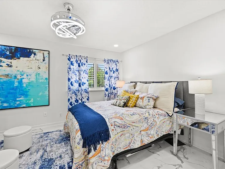 Guest bedroom.