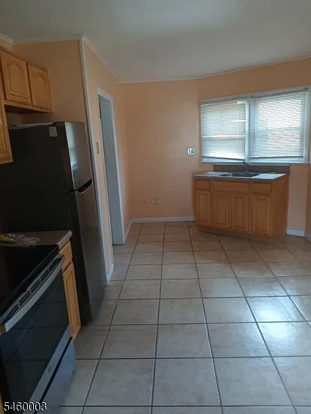2 bed, 1.0 bath, $1,950 — Photo 2