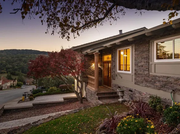 1318 Crestview Dr, San Carlos, CA 94070