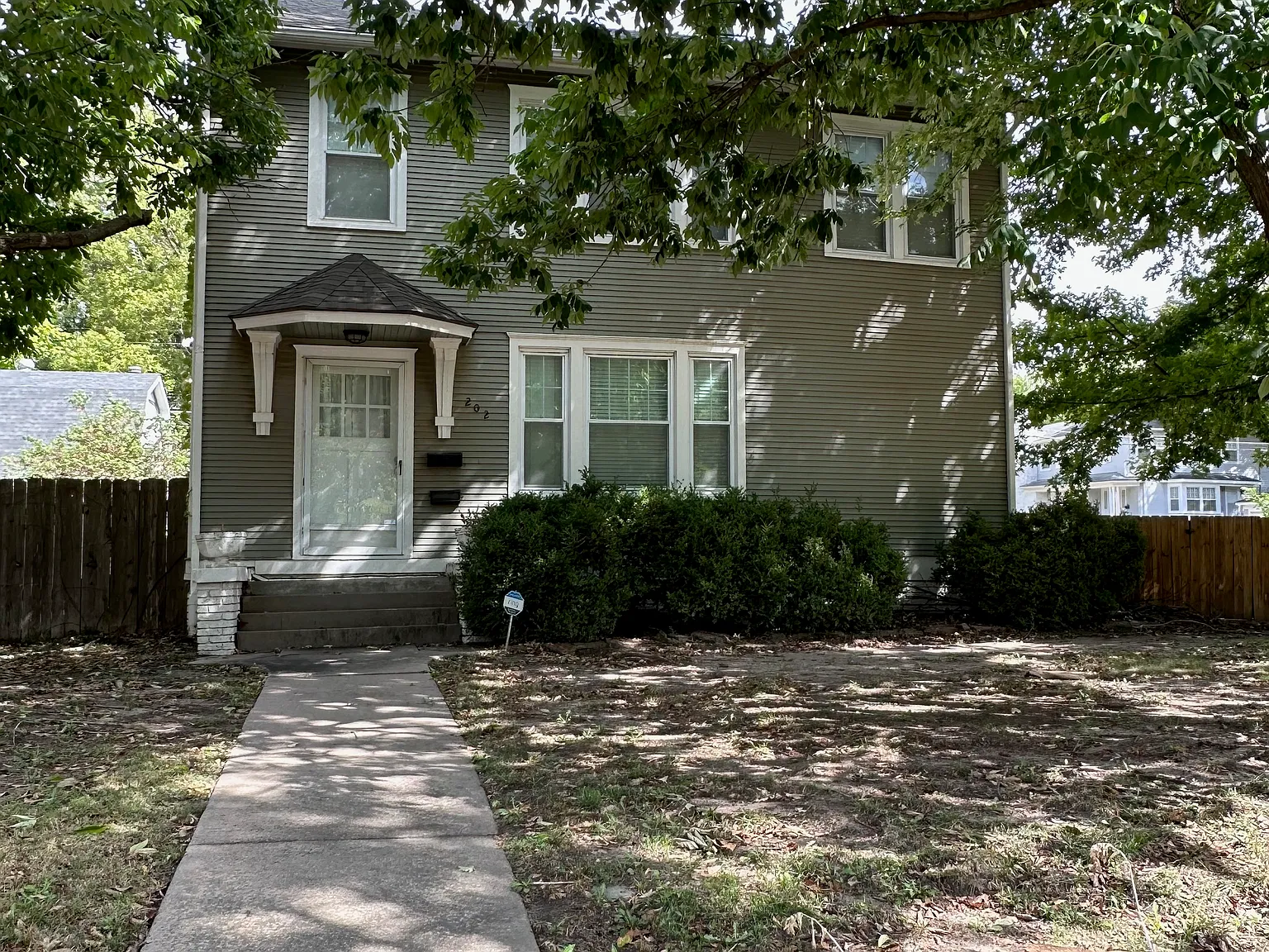 202 N Bluff Ave — Photo 1
