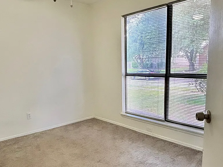 407 Sims Dr — Photo 7