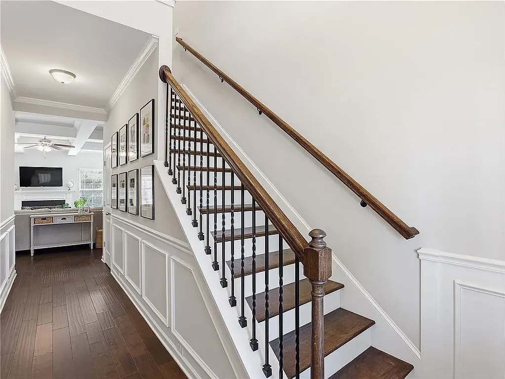 4 bed, 1900 sqft, $2,300 — Photo 3