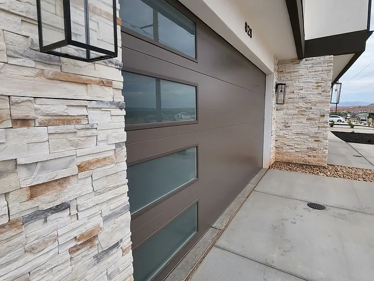 828 E Desert Cactus Dr — Photo 2