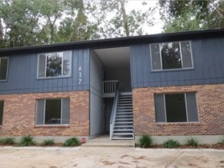 617 Holyoke Ct #D — Photo 1