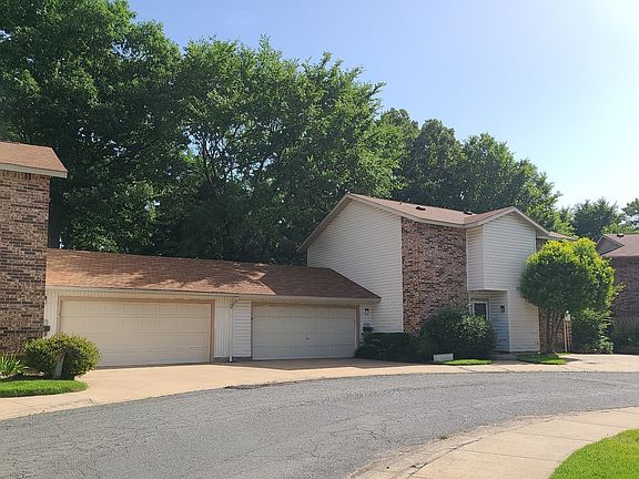 3rd image of 14 Hampshire Cir
