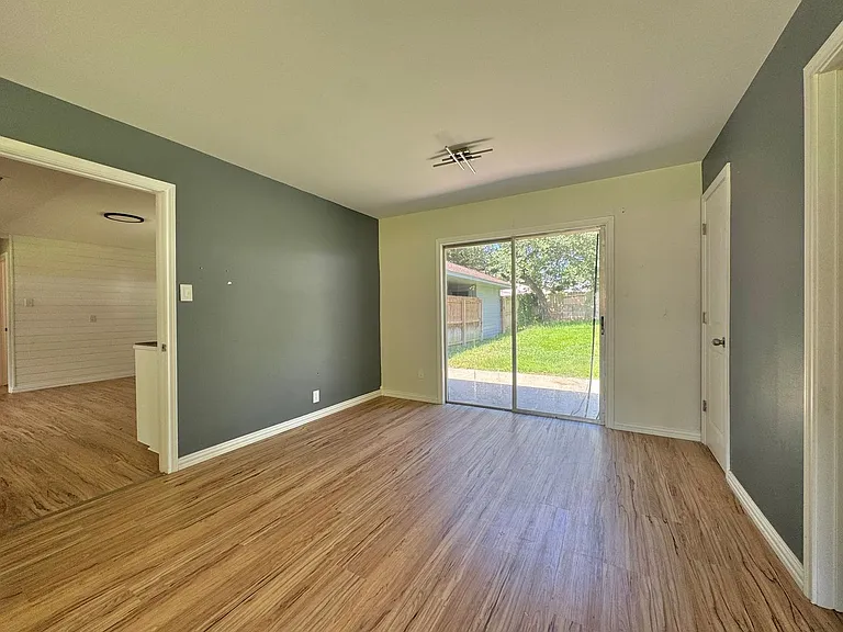 3901 Wood St — Photo 13